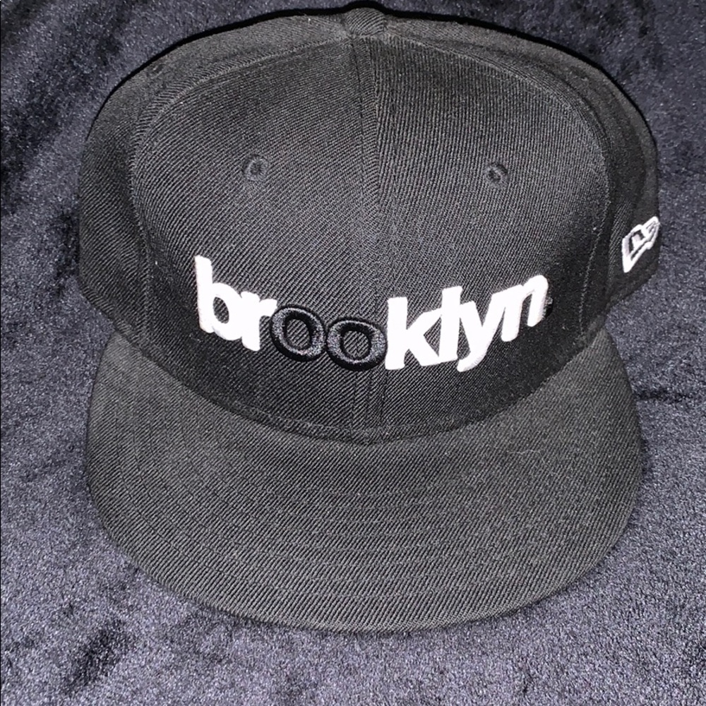 Fitted caps - Picture 8 of 8